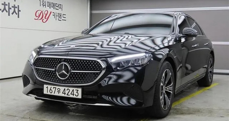 Mercedes-Benz E-Class 