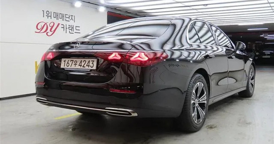 Mercedes-Benz E-Class 