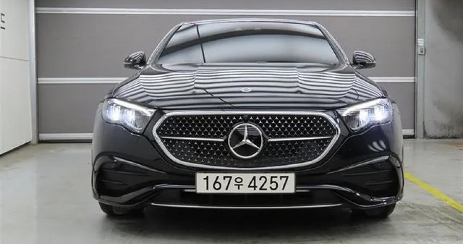 Mercedes-Benz E-Class 