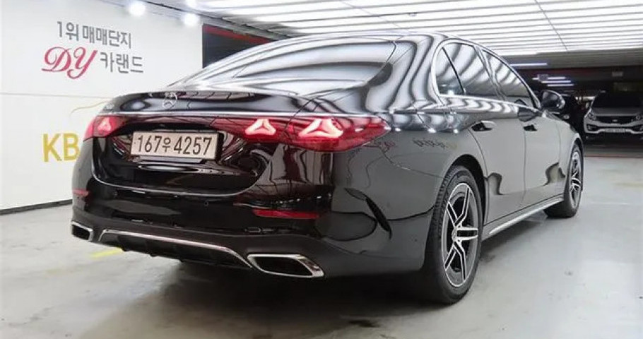 Mercedes-Benz E-Class 