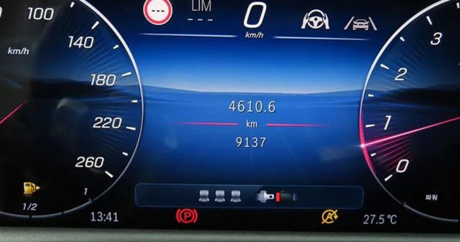Mercedes-Benz E-Class 