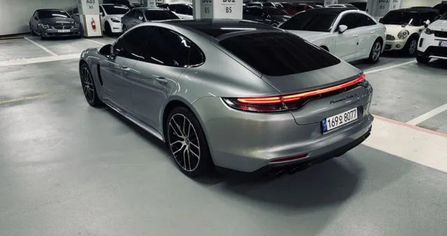 Porsche Panamera 