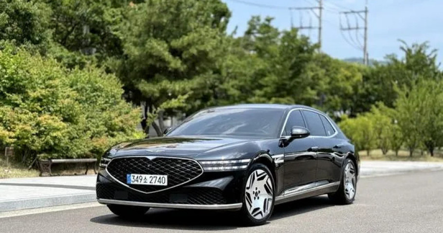 Genesis G90 