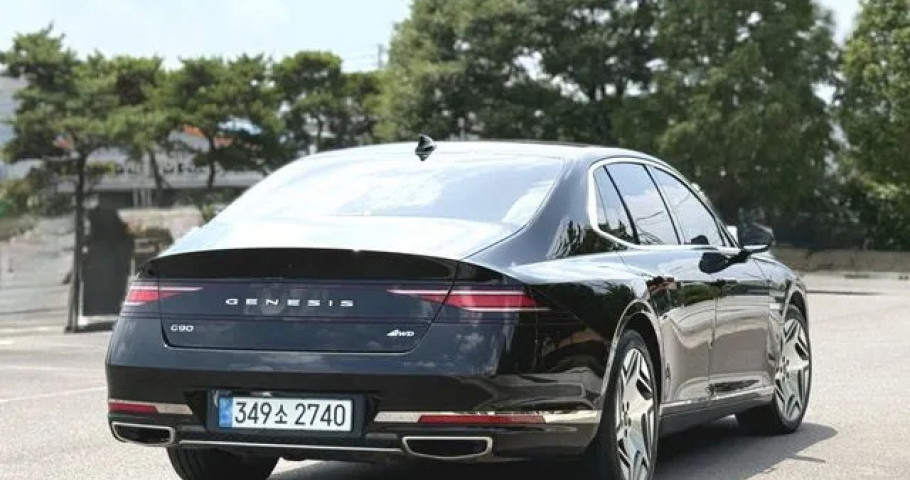 Genesis G90 