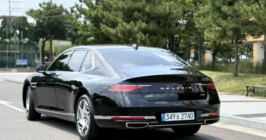 Genesis G90 
