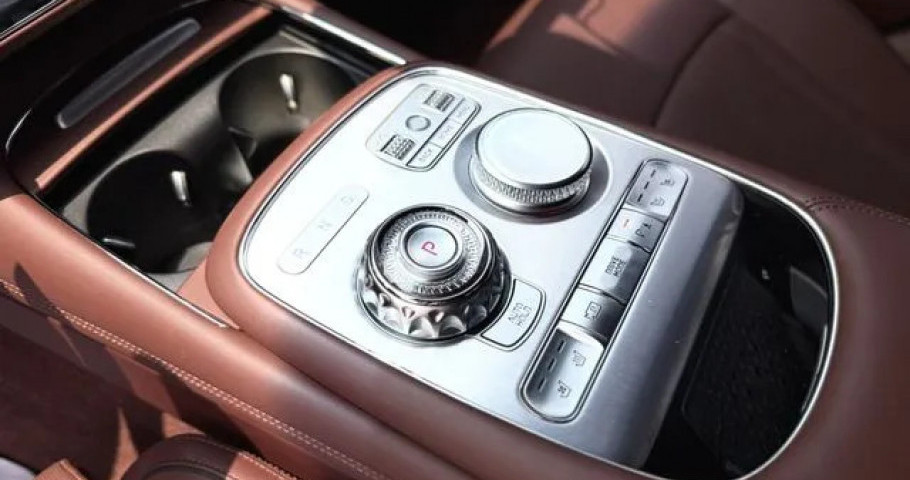 Genesis G90 