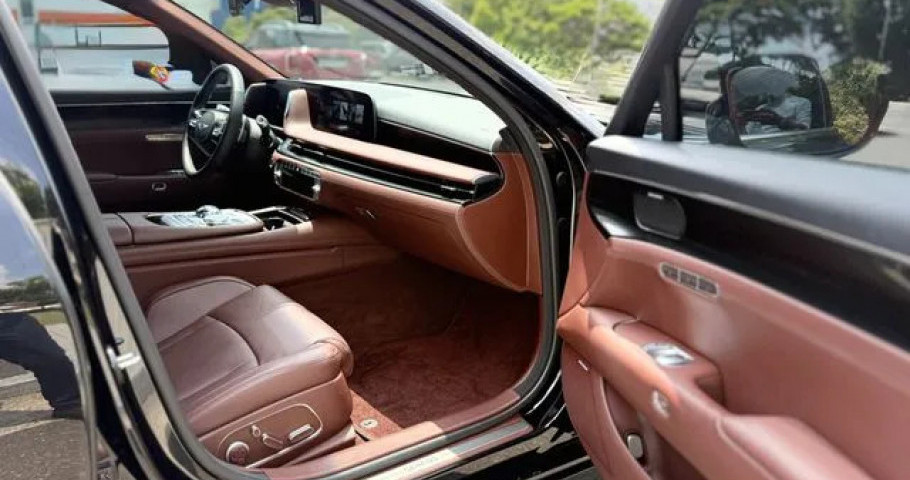 Genesis G90 