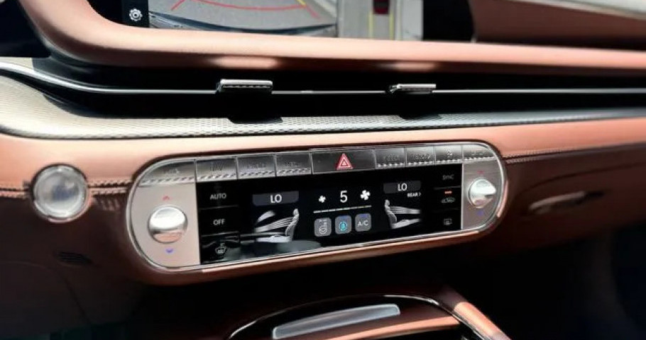 Genesis G90 