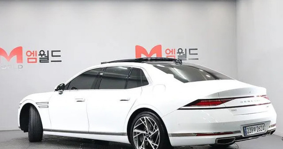 Genesis G90 