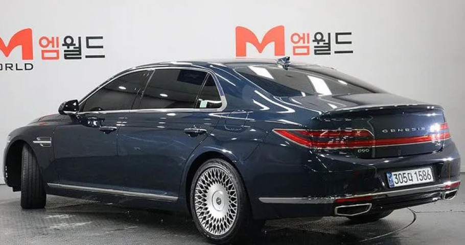 Genesis G90 