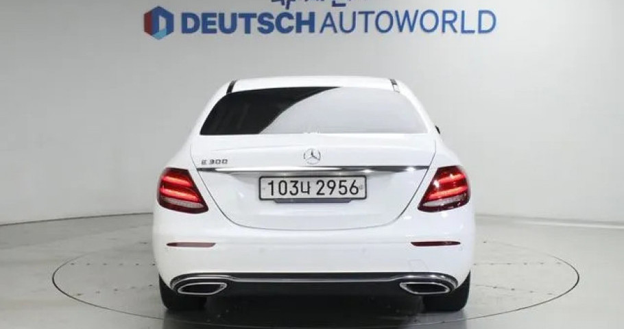 Mercedes-Benz E-Class 