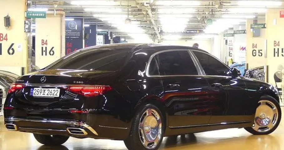 Mercedes-Benz S-Class 