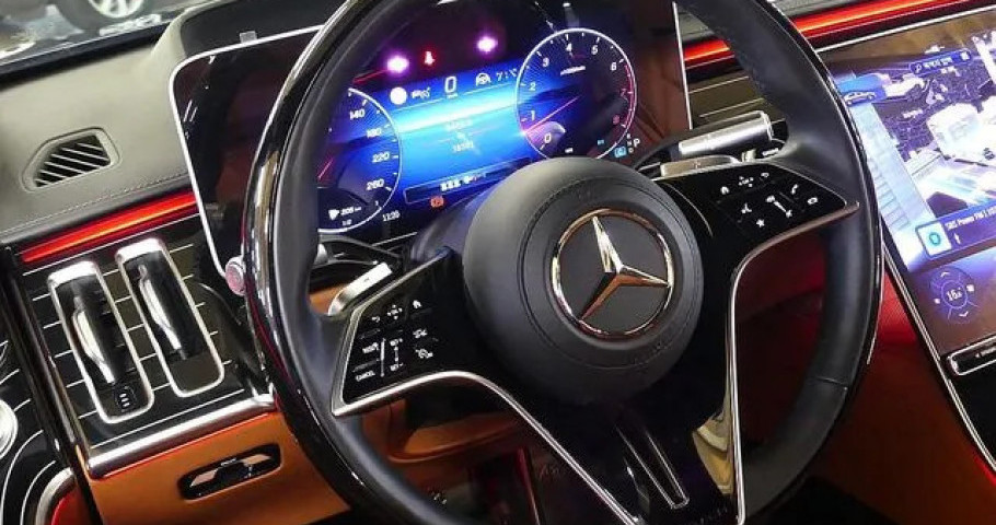 Mercedes-Benz S-Class 
