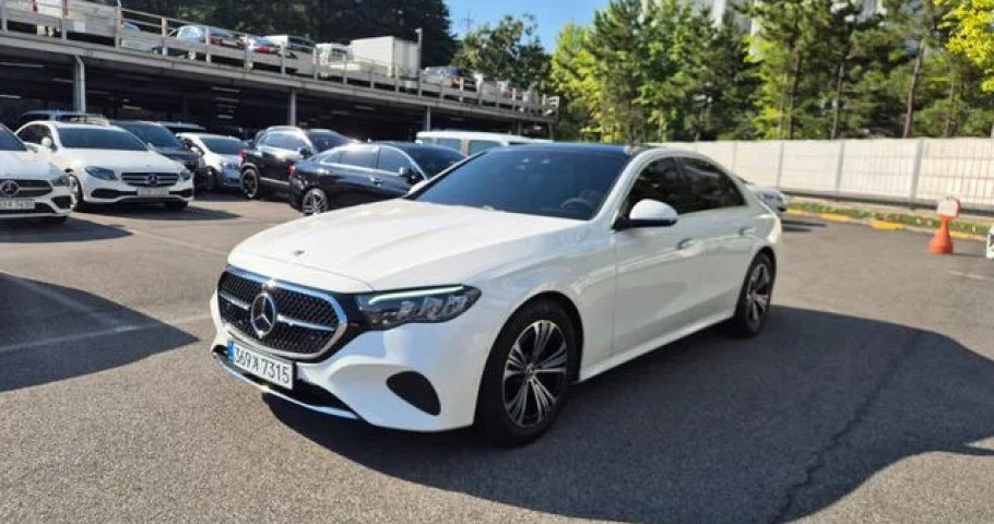 Mercedes-Benz E-Class 