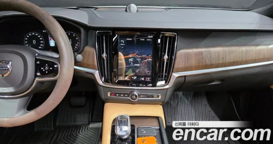 Volvo S90 
