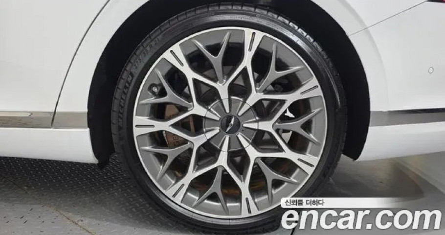 Genesis G90 