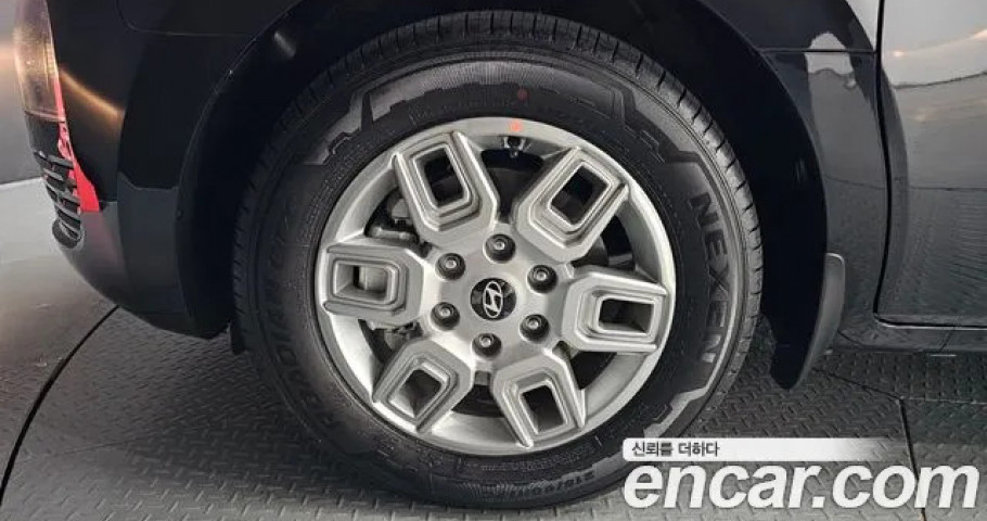 Hyundai Staria 