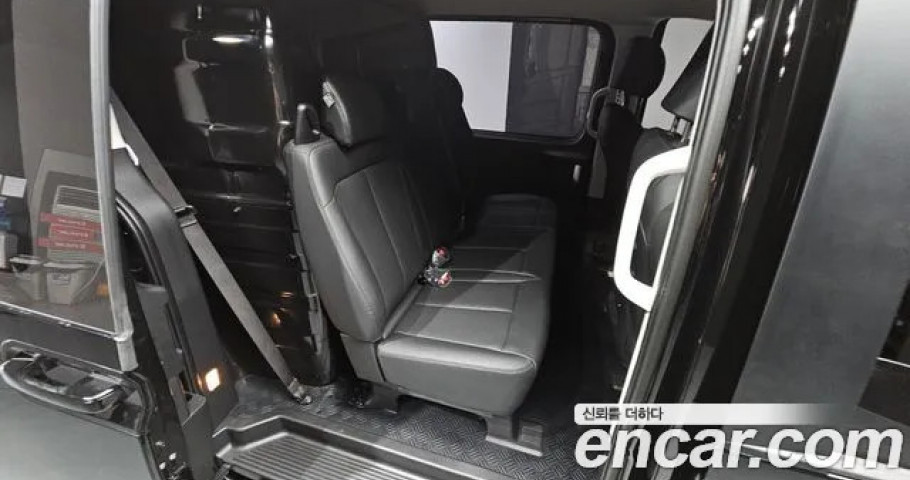 Hyundai Staria 