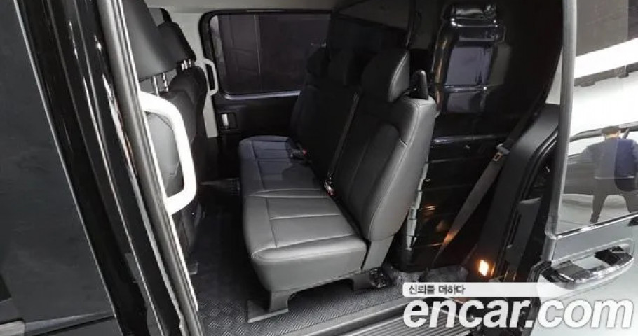 Hyundai Staria 
