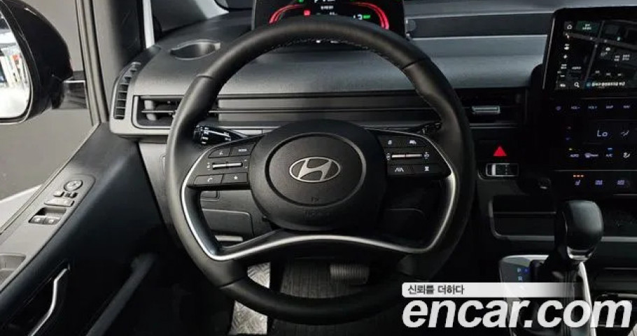 Hyundai Staria 