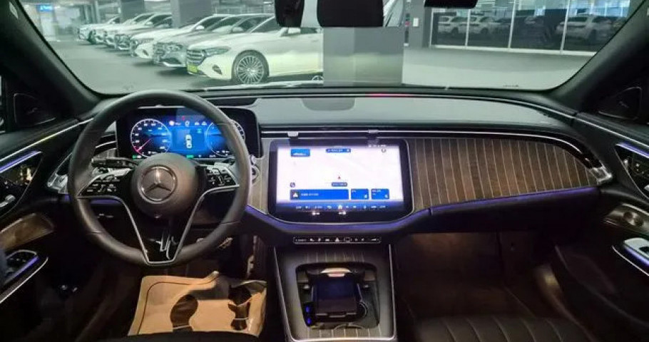 Mercedes-Benz E-Class 