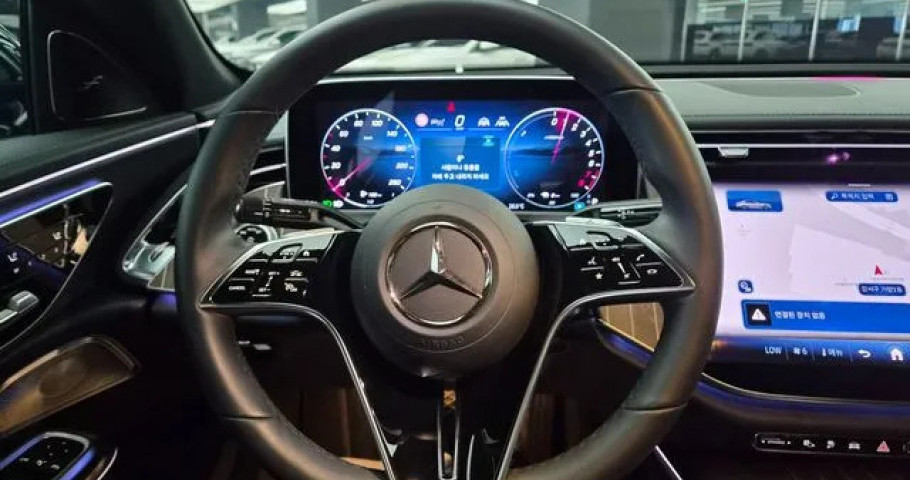 Mercedes-Benz E-Class 