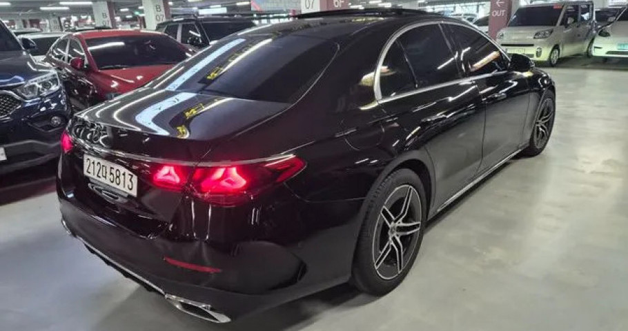 Mercedes-Benz E-Class 