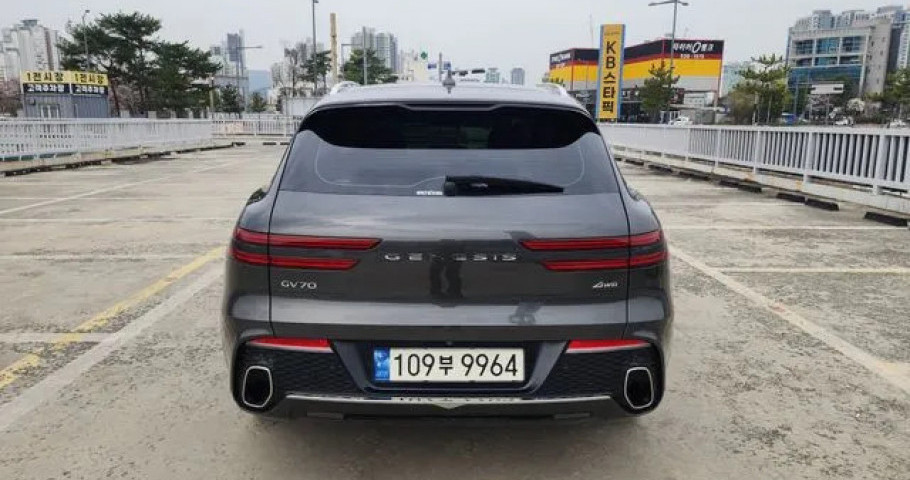 Genesis Gv70 