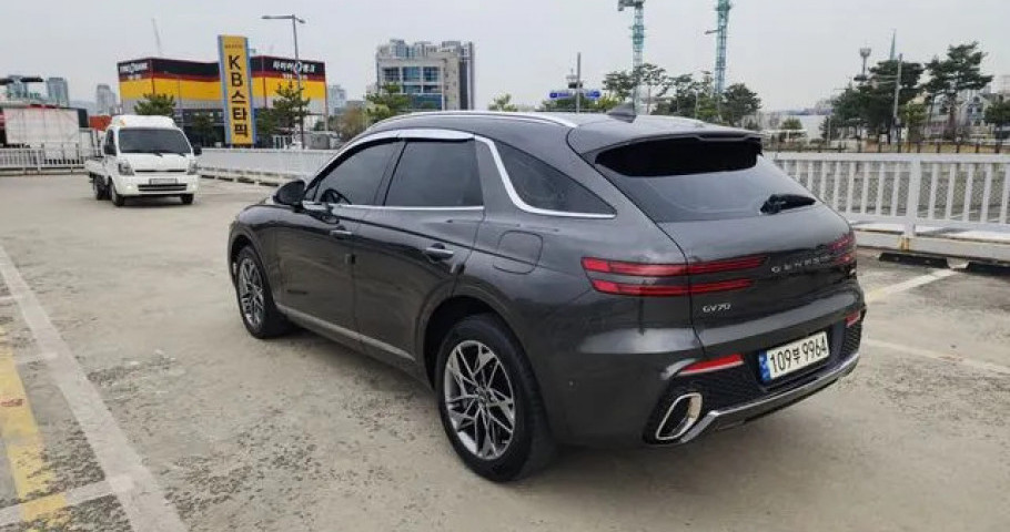 Genesis Gv70 