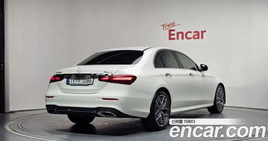 Mercedes-Benz E-Class 