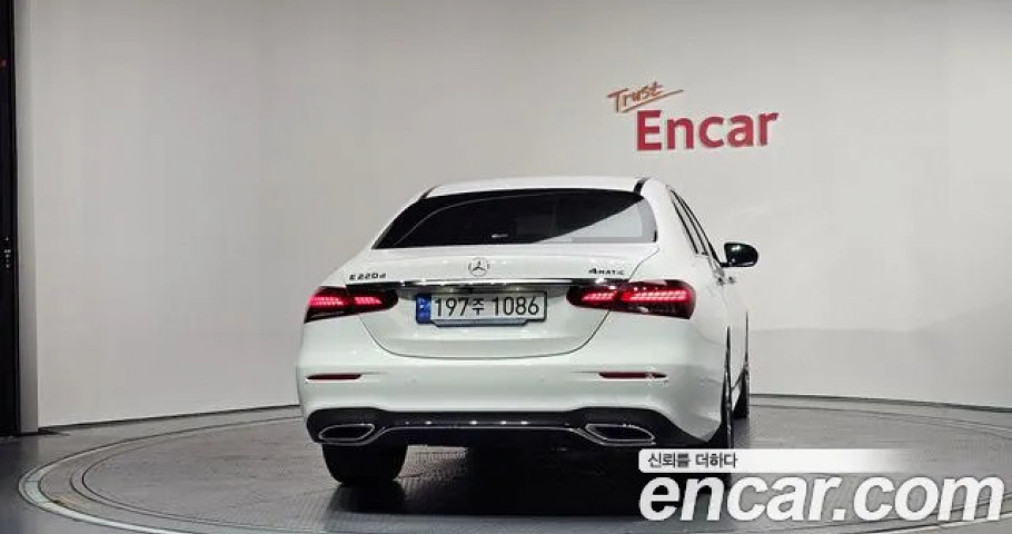 Mercedes-Benz E-Class 