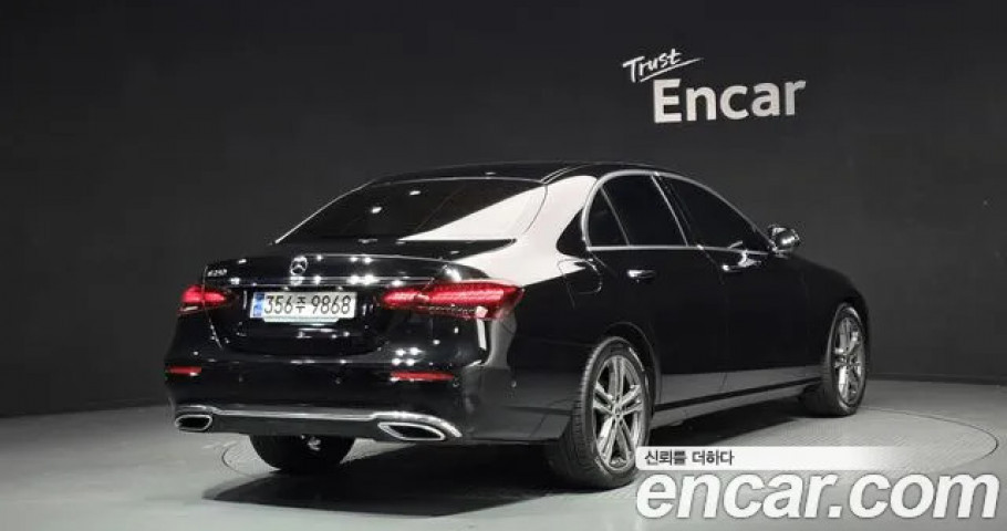 Mercedes-Benz E-Class 