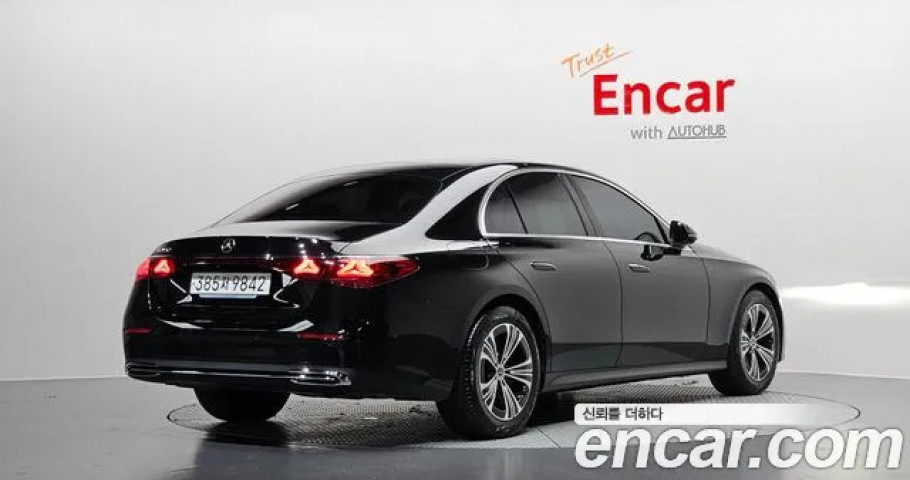 Mercedes-Benz E-Class 