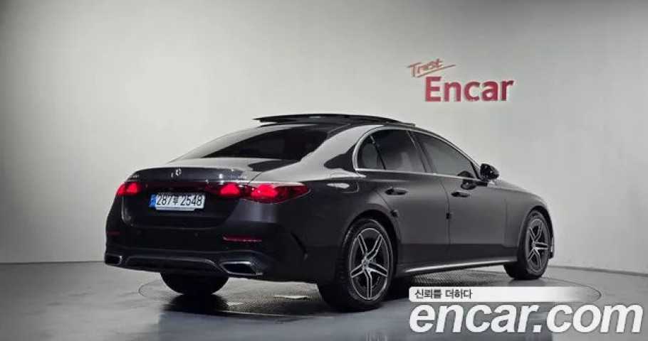 Mercedes-Benz E-Class 