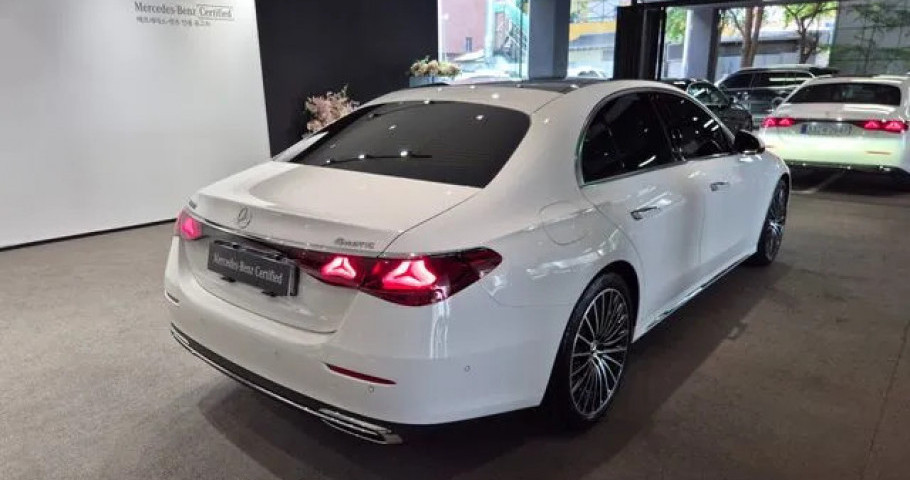 Mercedes-Benz E-Class 