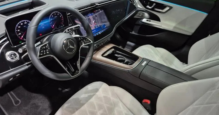 Mercedes-Benz E-Class 