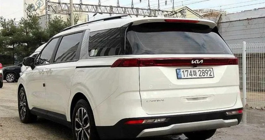 Kia Carnival 