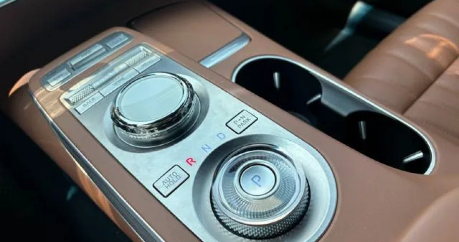 Genesis Gv70 