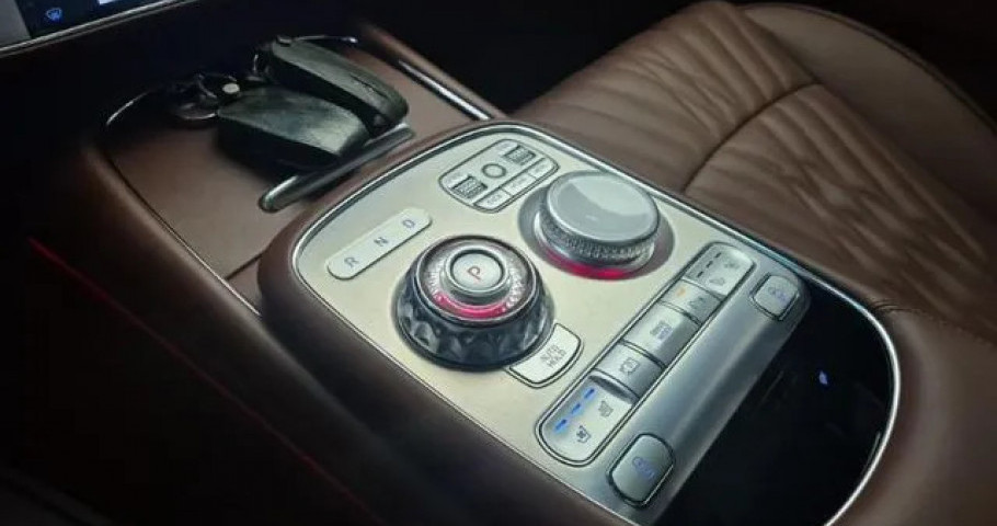 Genesis G90 