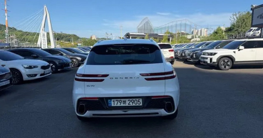 Genesis Gv70 