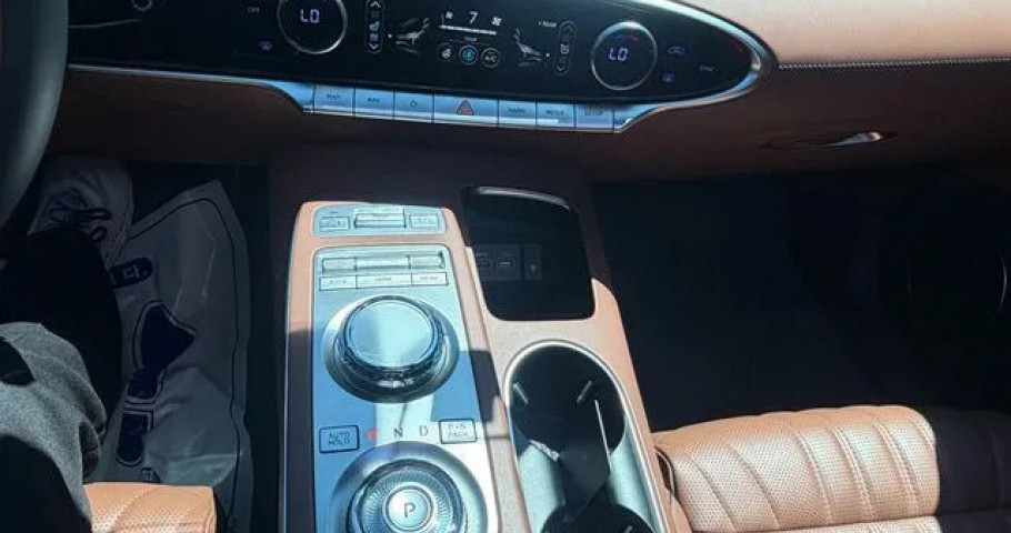 Genesis Gv70 