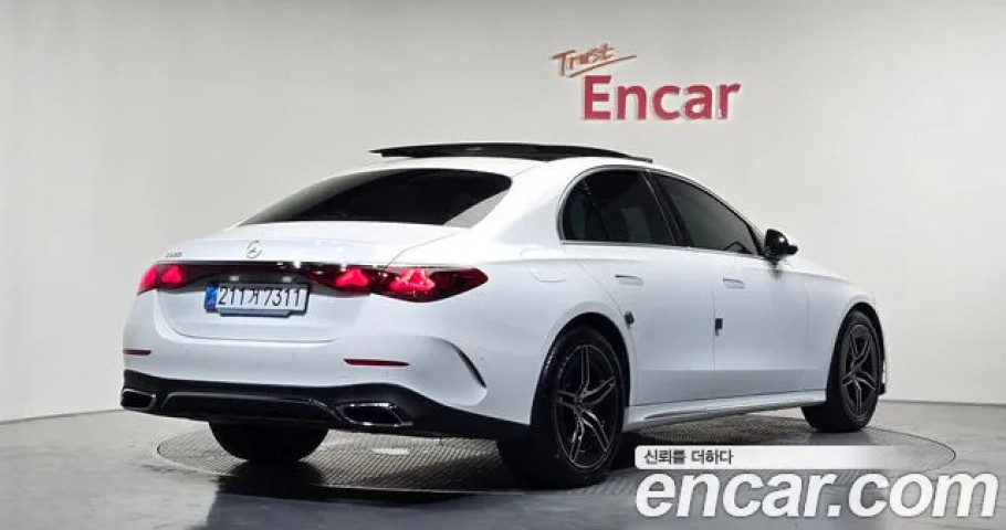 Mercedes-Benz E-Class 