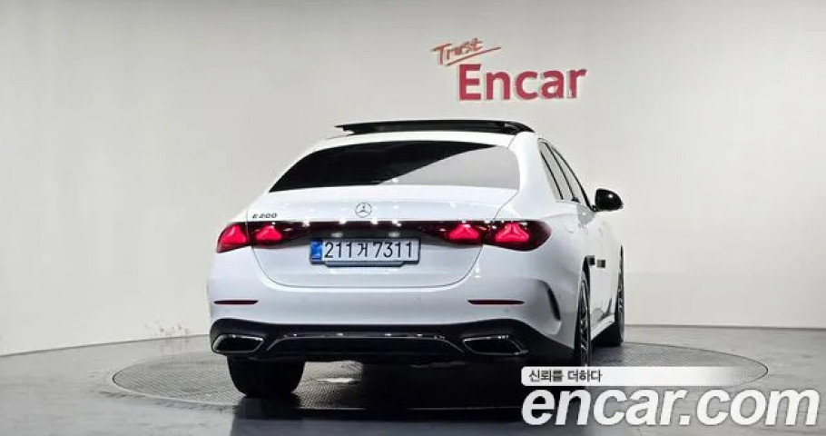 Mercedes-Benz E-Class 