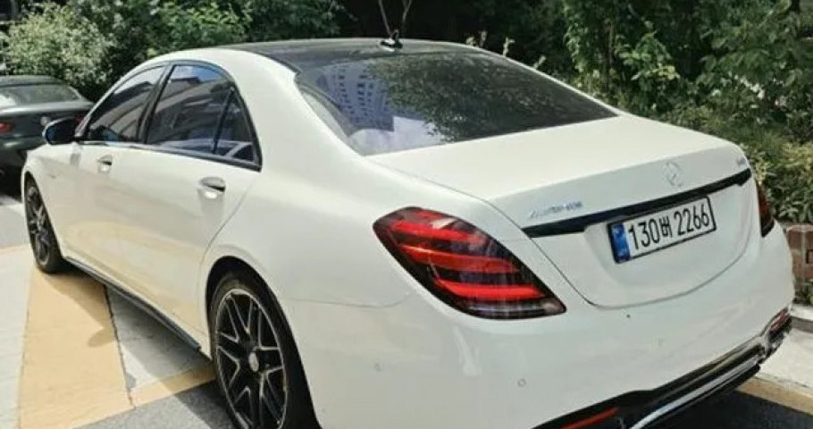 Mercedes-Benz S-Class 