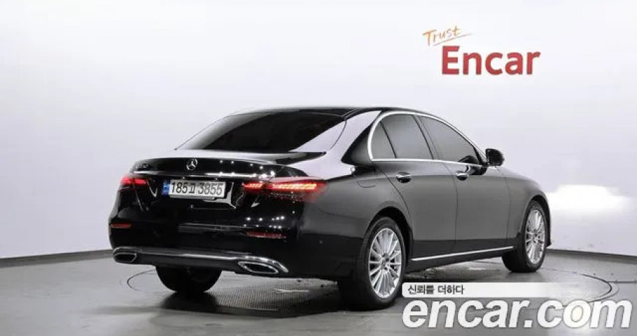 Mercedes-Benz E-Class 