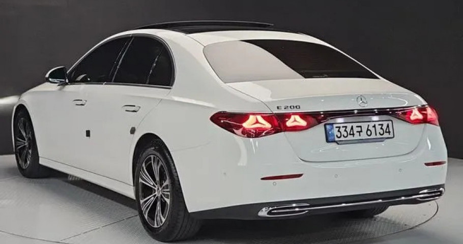 Mercedes-Benz E-Class 