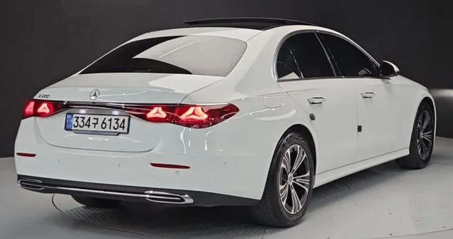 Mercedes-Benz E-Class 