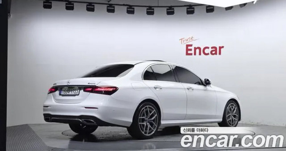 Mercedes-Benz E-Class 