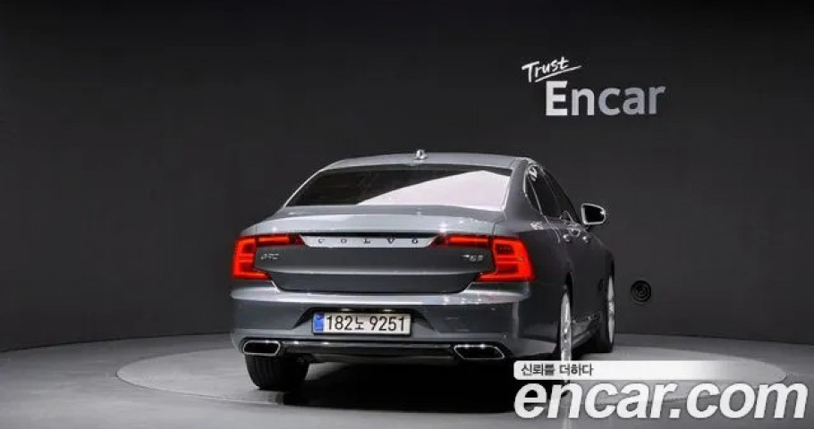 Volvo S90 