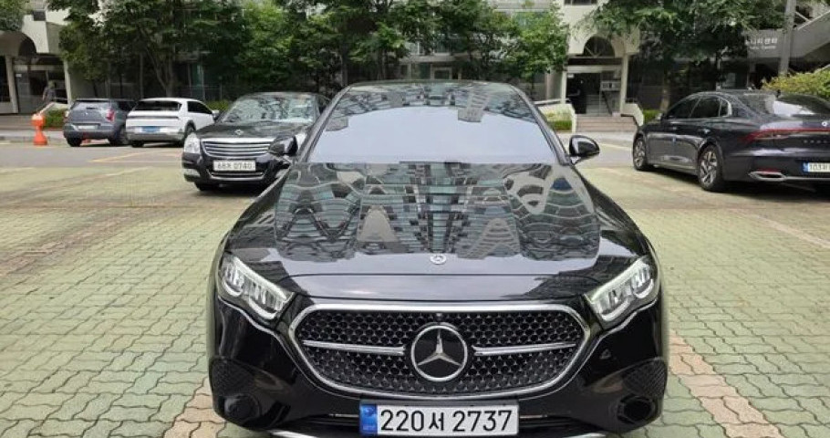 Mercedes-Benz E-Class 